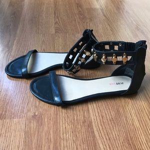 Black & Gold Ankle Sandals 🍀